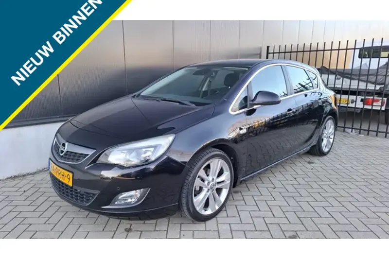 Opel Astra (2011)