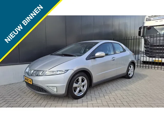Honda Civic (2009) — foto 1