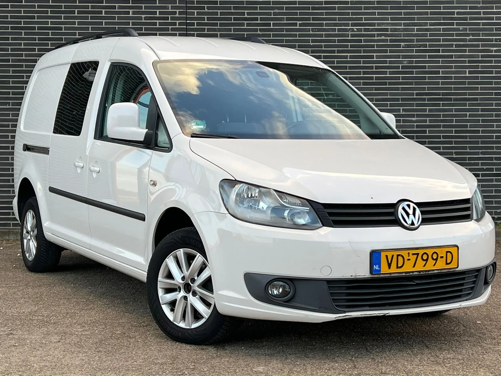 Volkswagen Caddy (2013) — foto 1