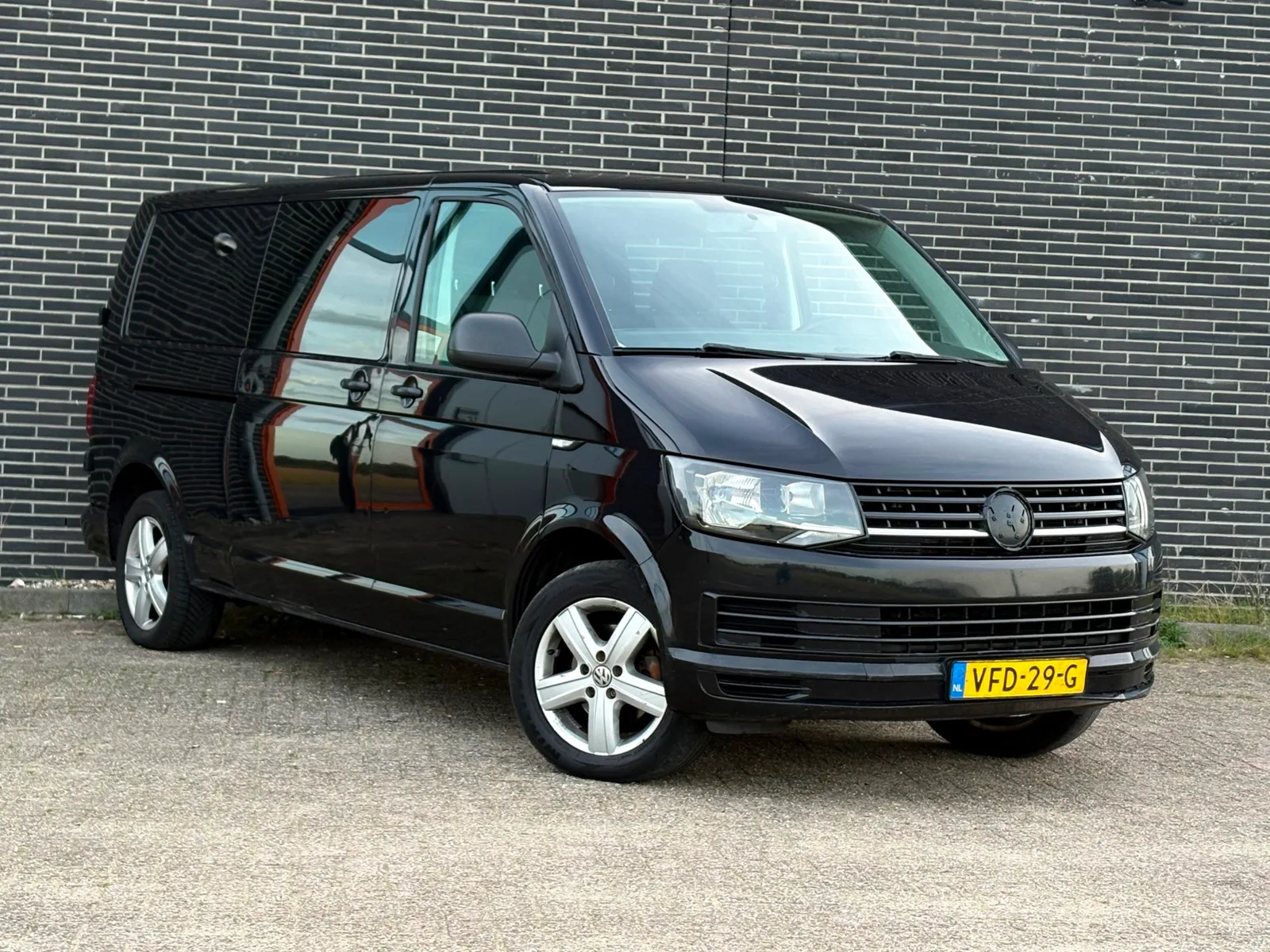Volkswagen Transporter (2018) — foto 1