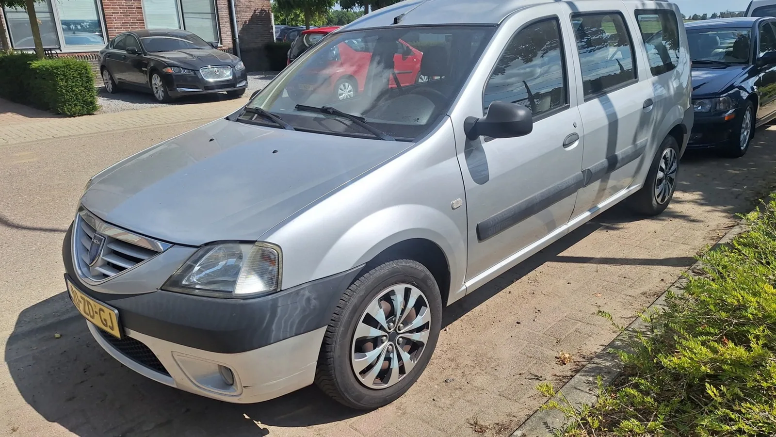 Dacia Logan MCV (2008) — foto 1