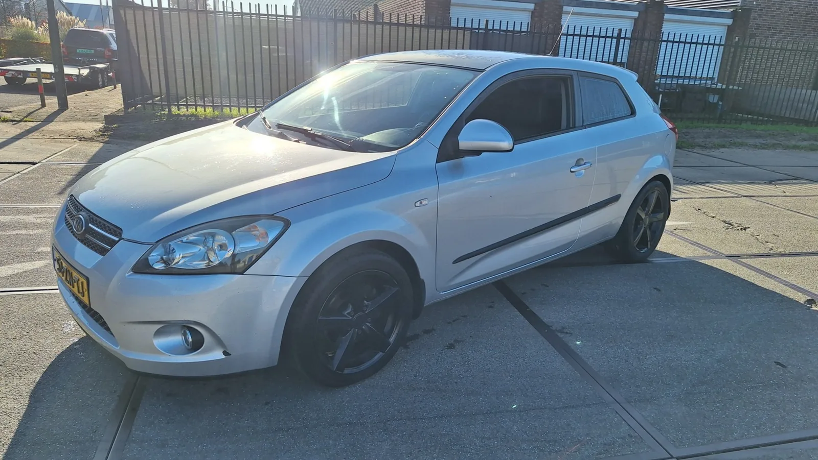Kia Pro Cee'd (2008) — foto 1