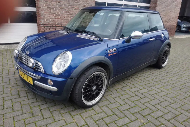 MINI One (2003)