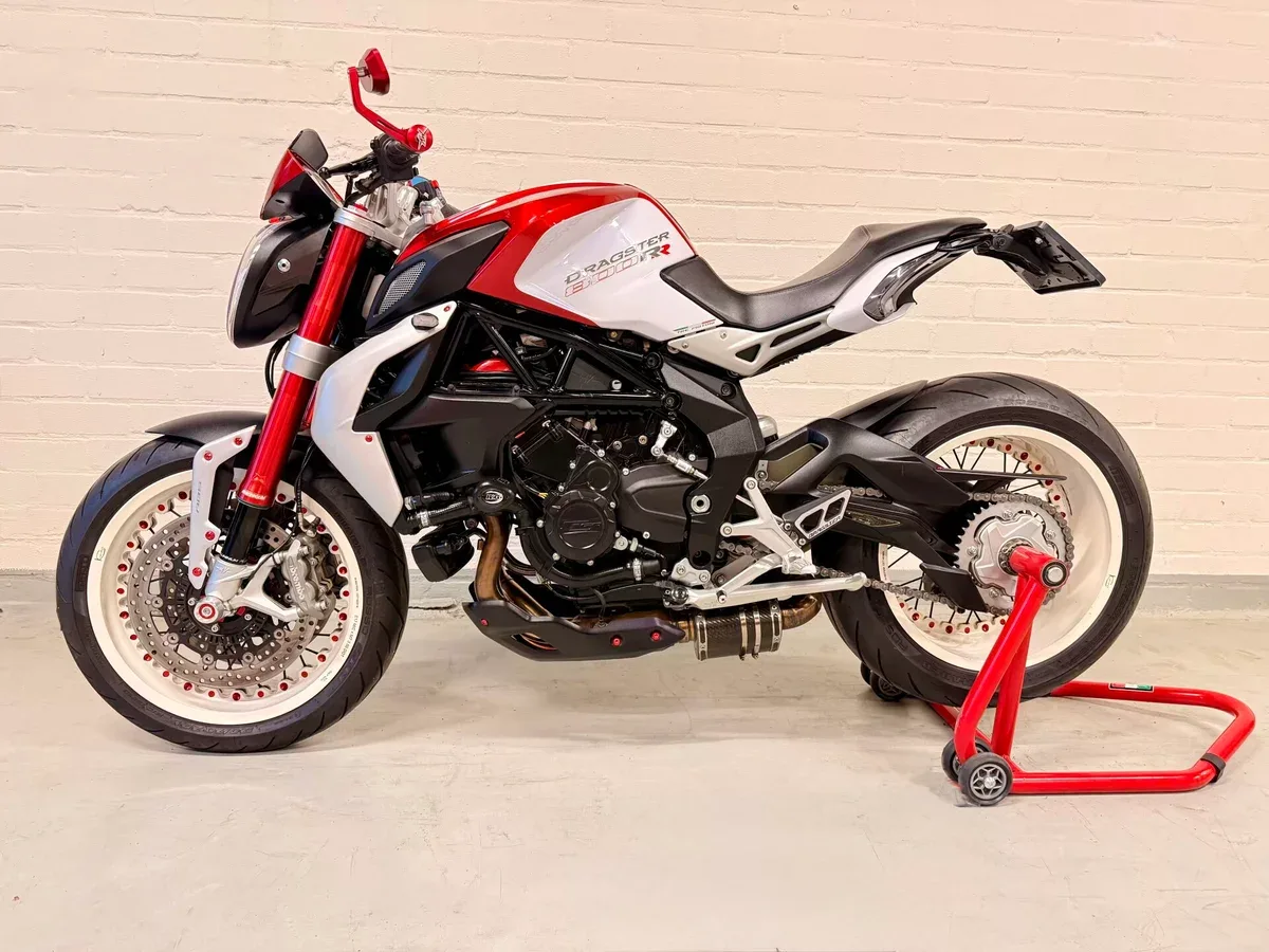 MV Agusta Dragster 800 RR (2017) — foto 1