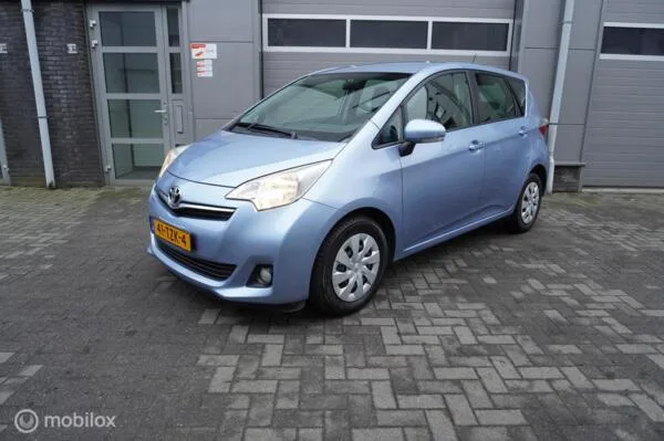 Toyota Verso-S (2012) — foto 1
