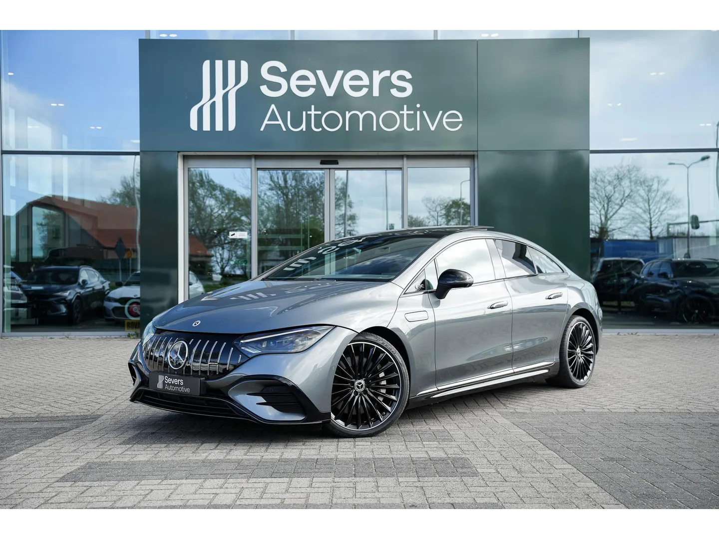 Mercedes-Benz EQE (2022) — foto 1