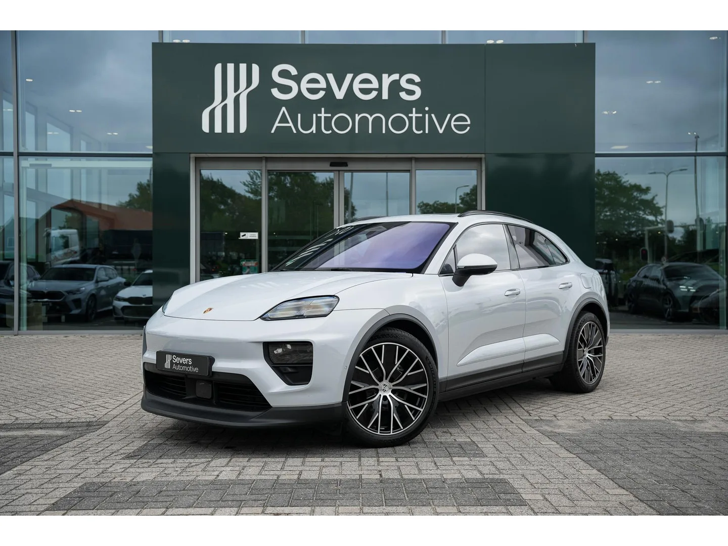 Porsche Macan (2024) — foto 1