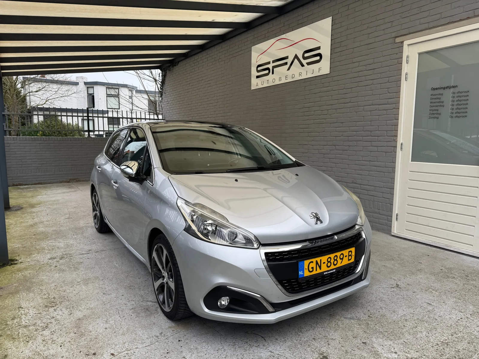 Peugeot 208 (2015) — foto 1