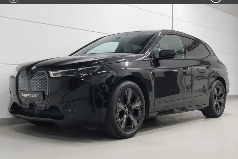 BMW iX (2023)