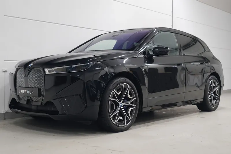 BMW iX (2023)