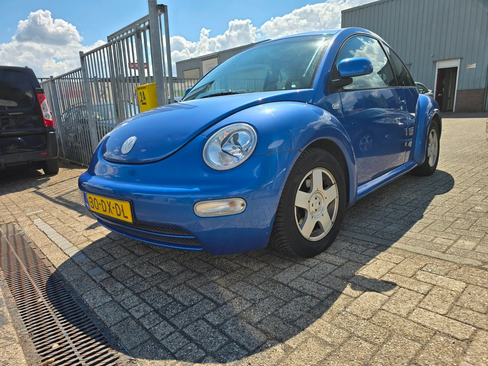 Volkswagen New Beetle (2000) — foto 1