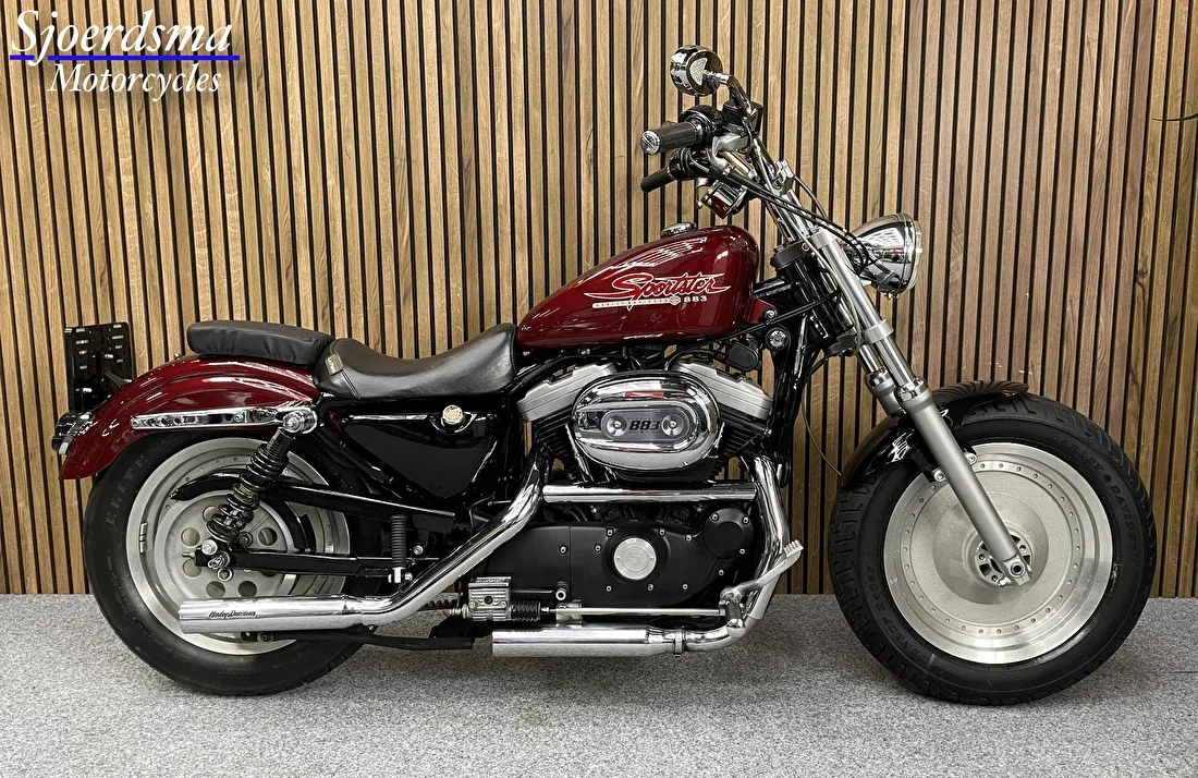 Harley-Davidson 883 Custom (1999) — foto 1