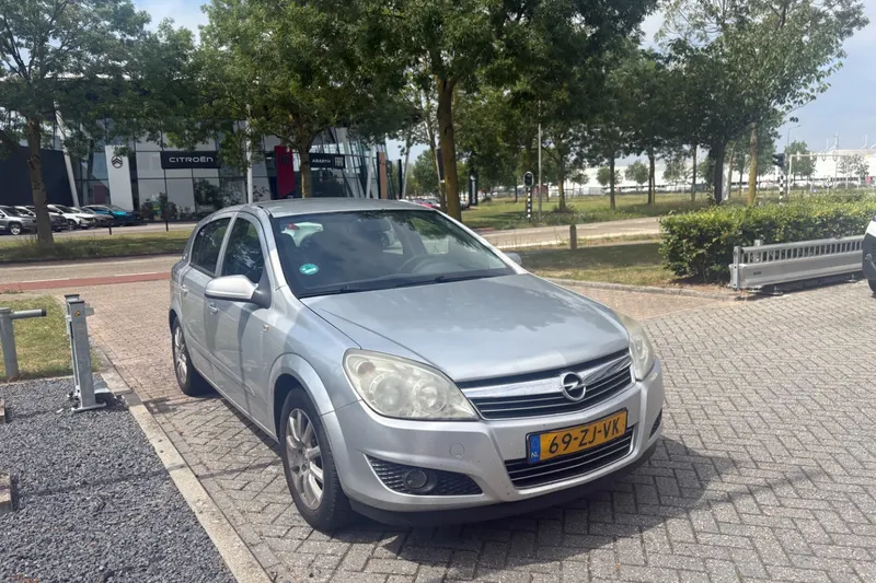 Opel Astra (2008)