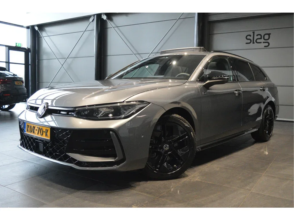 Volkswagen Passat (2023) — foto 1