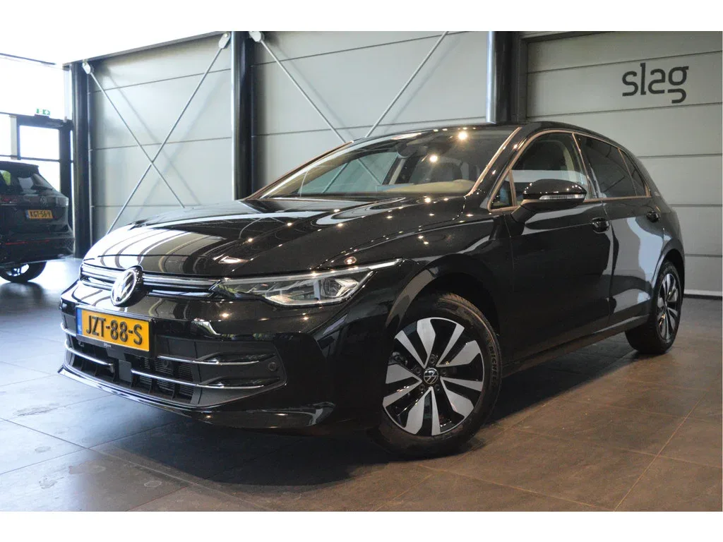 Volkswagen Golf (2024) — foto 1