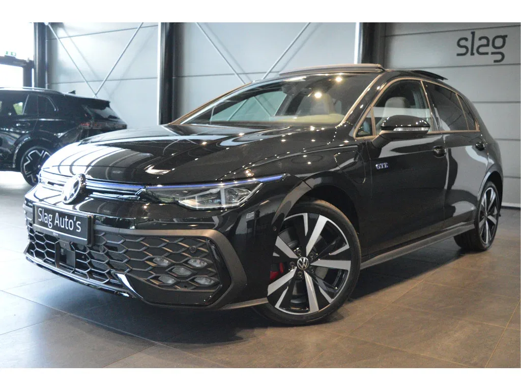Volkswagen Golf (2024) — foto 1