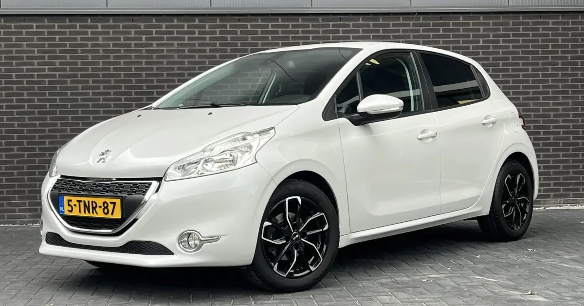Peugeot 208 (2014) — foto 1