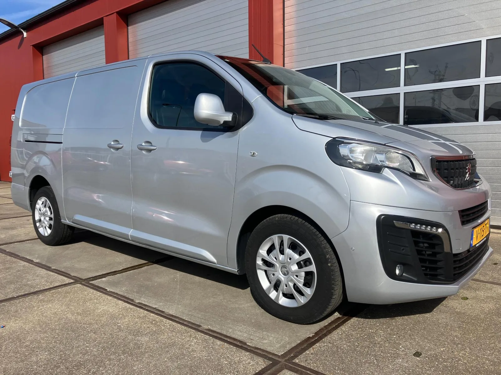 Peugeot Expert (2018) — foto 1