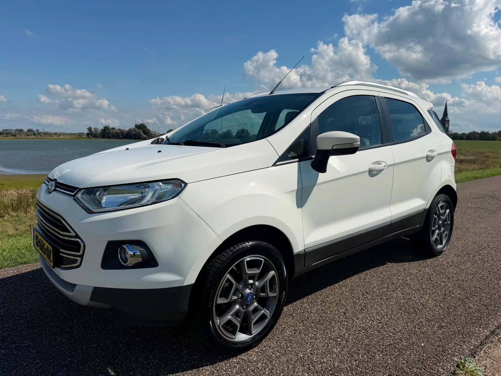 Ford EcoSport (2015) — foto 1