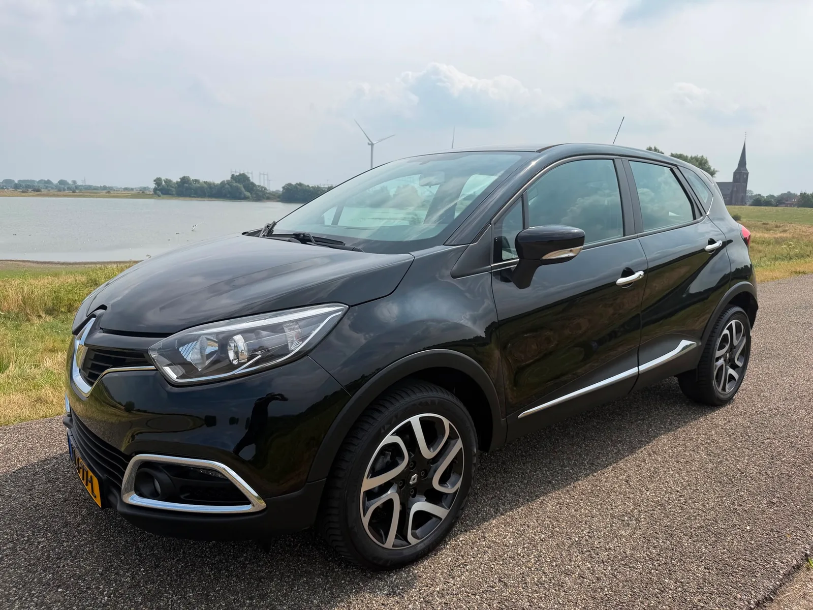 Renault Captur (2017) — foto 1