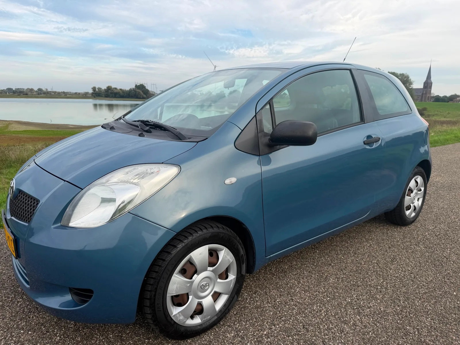 Toyota Yaris (2007) — foto 1