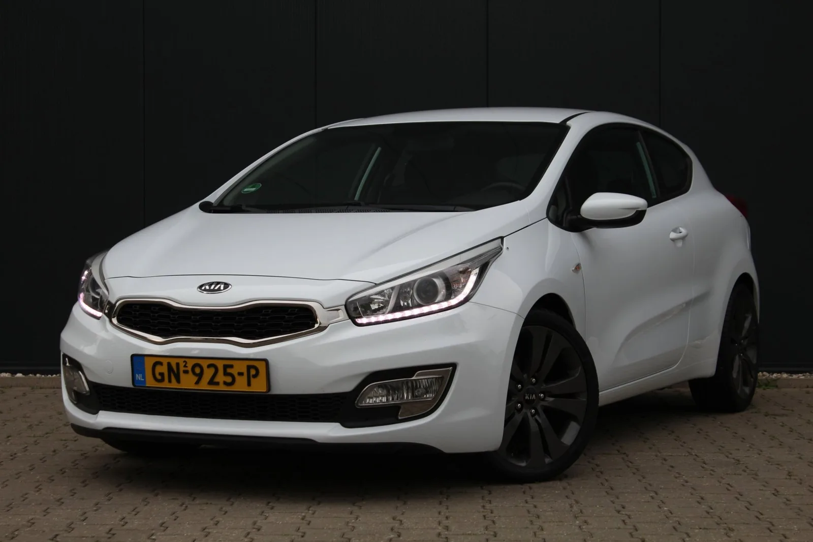 Kia Pro Cee'd (2015) — foto 1