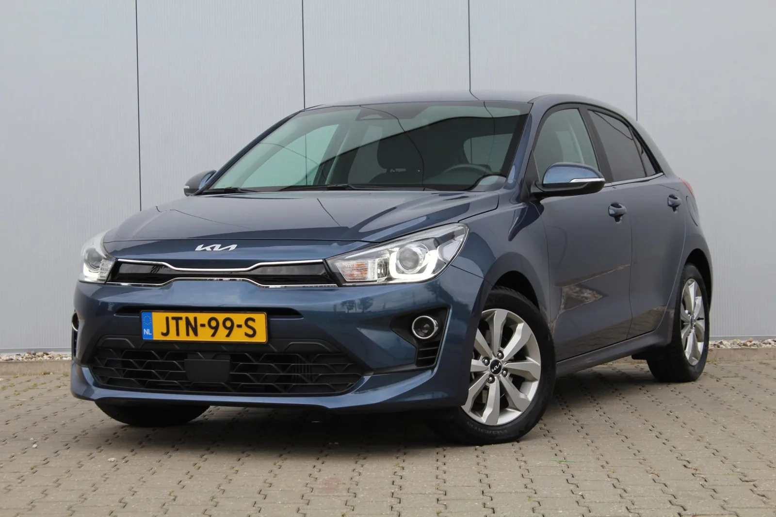 Kia Rio (2023) — foto 1