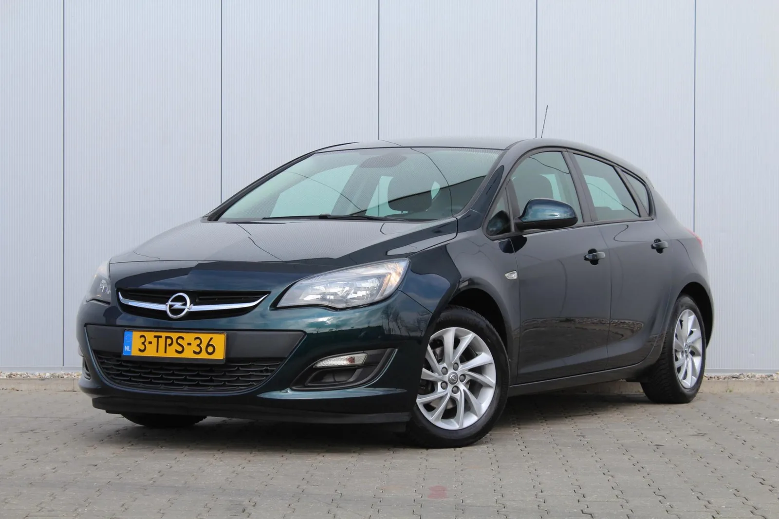Opel Astra (2014) — foto 1