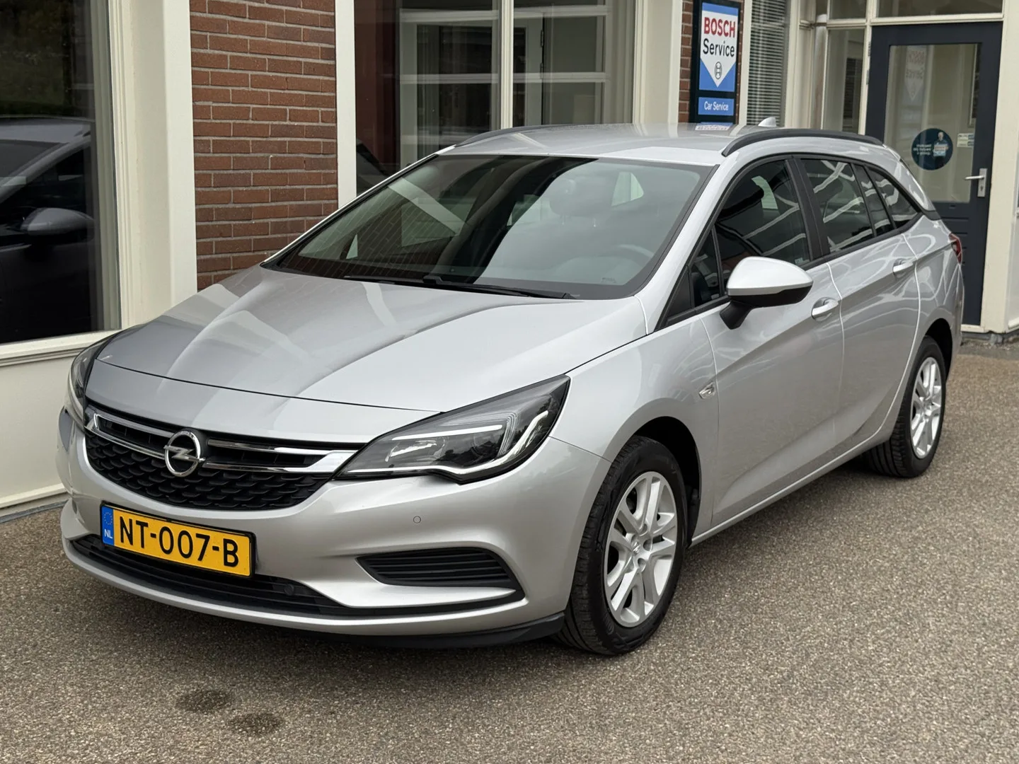 Opel Astra (2017) — foto 1
