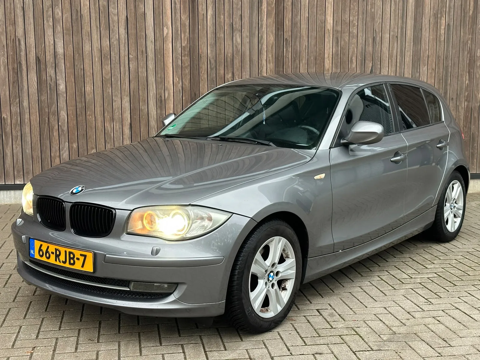 BMW 1-Serie (2011) — foto 1