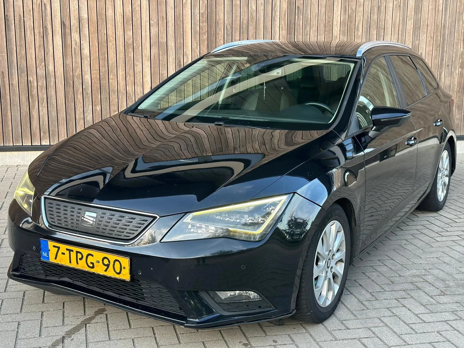 SEAT Leon (2014) — foto 1