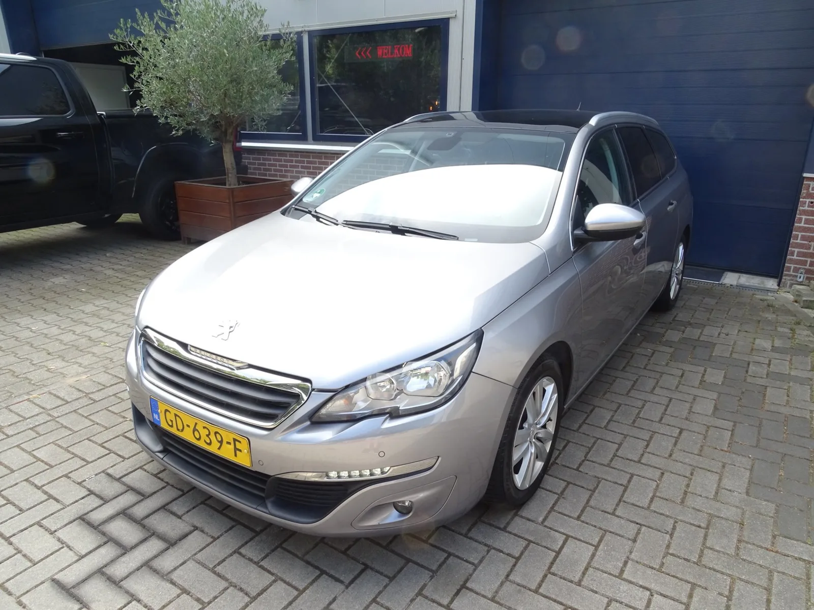 Peugeot 308 (2015) — foto 1
