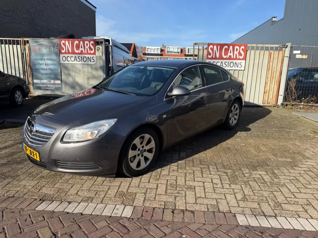 Opel Insignia (2010) — foto 1