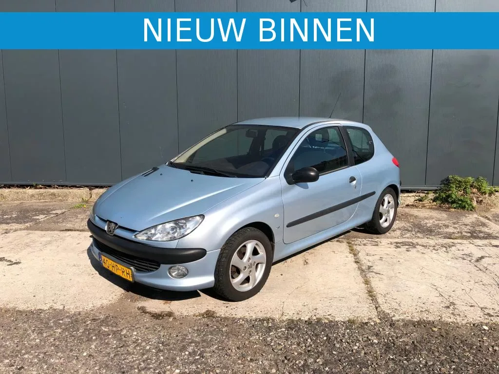 Peugeot 206 (2001) — foto 1