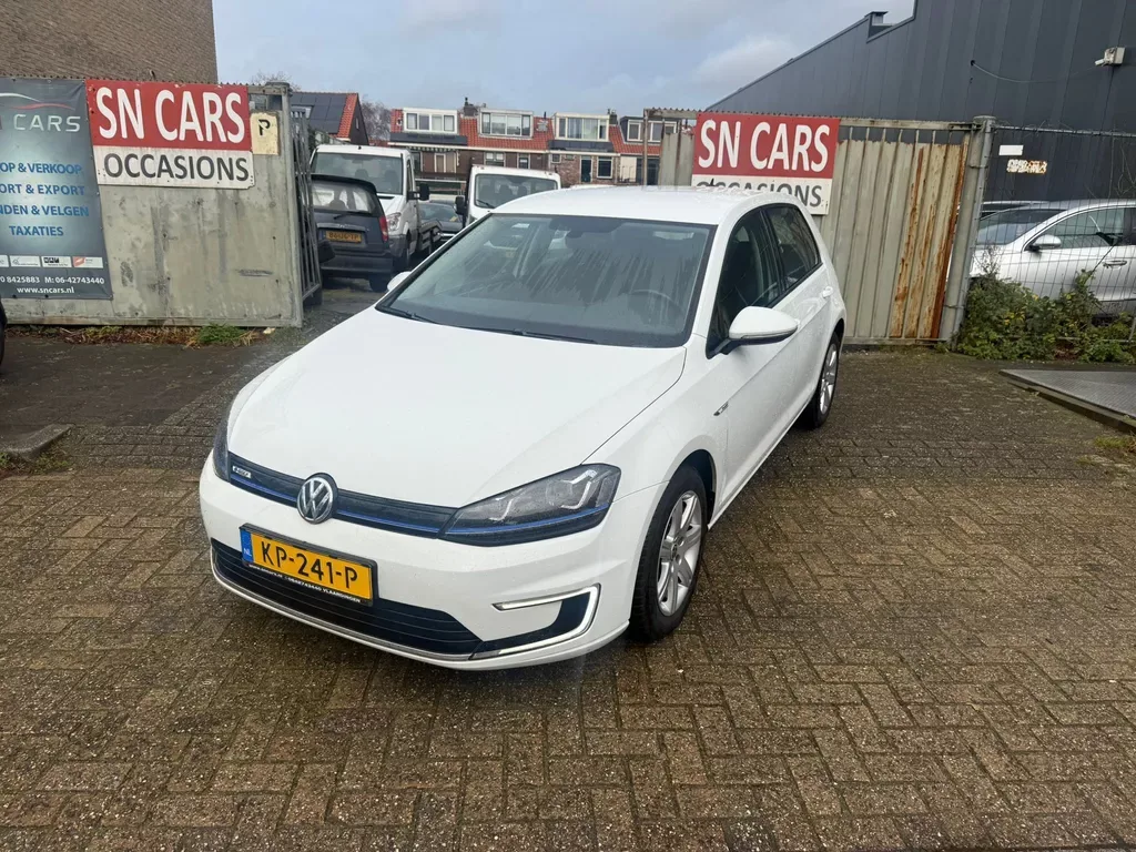 Volkswagen e-Golf (2016) — foto 1