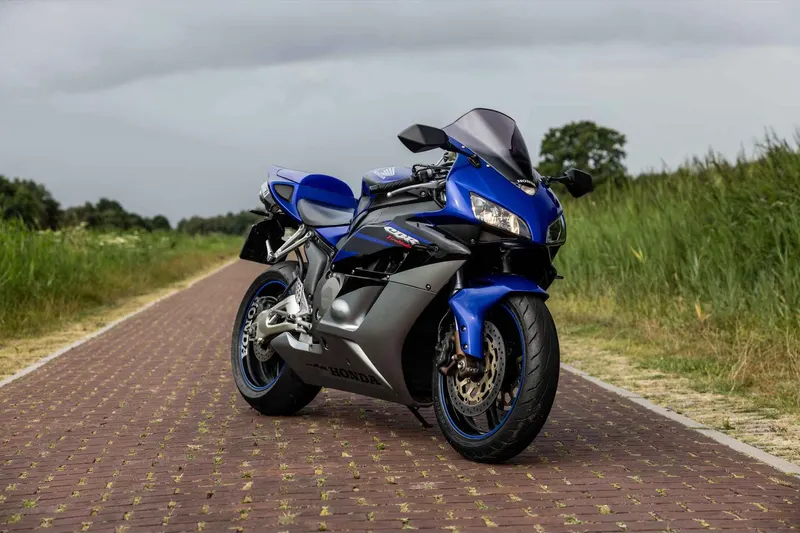 Honda CBR 1000 RR Fireblade (2006)
