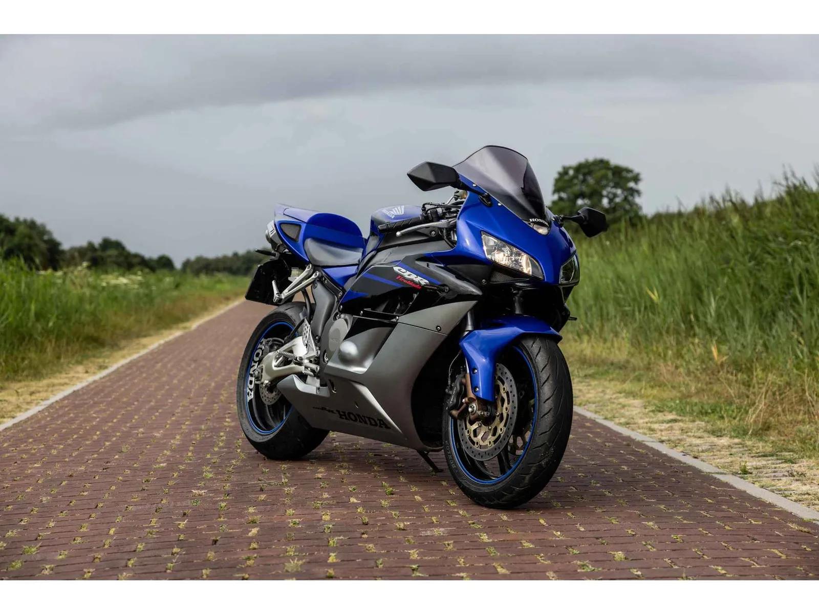 Honda CBR 1000 RR Fireblade (2006) — foto 1