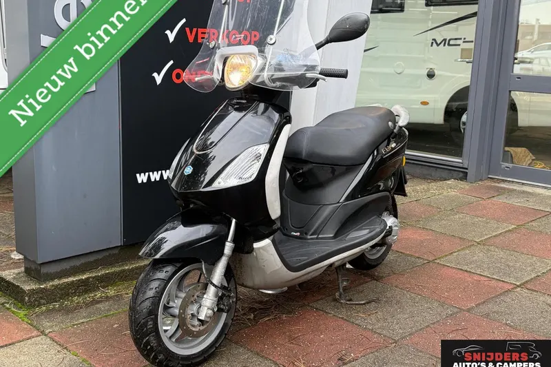 Piaggio Snorscooter Fly 4T (2013)