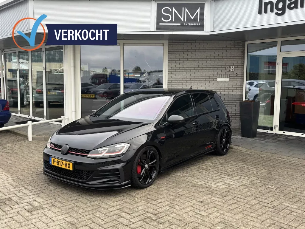 Volkswagen Golf (2020) — foto 1