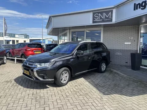 Mitsubishi Outlander (2015) — foto 1