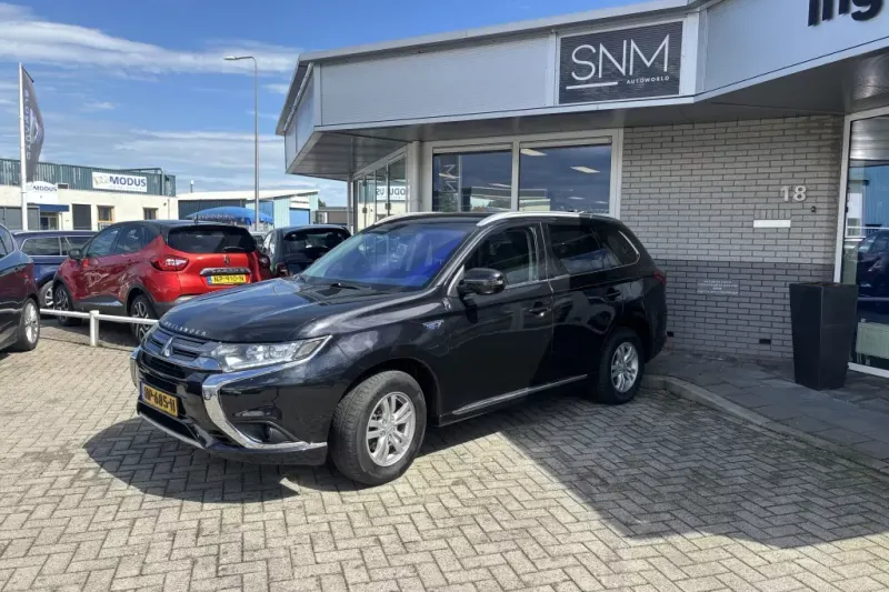Mitsubishi Outlander (2015)