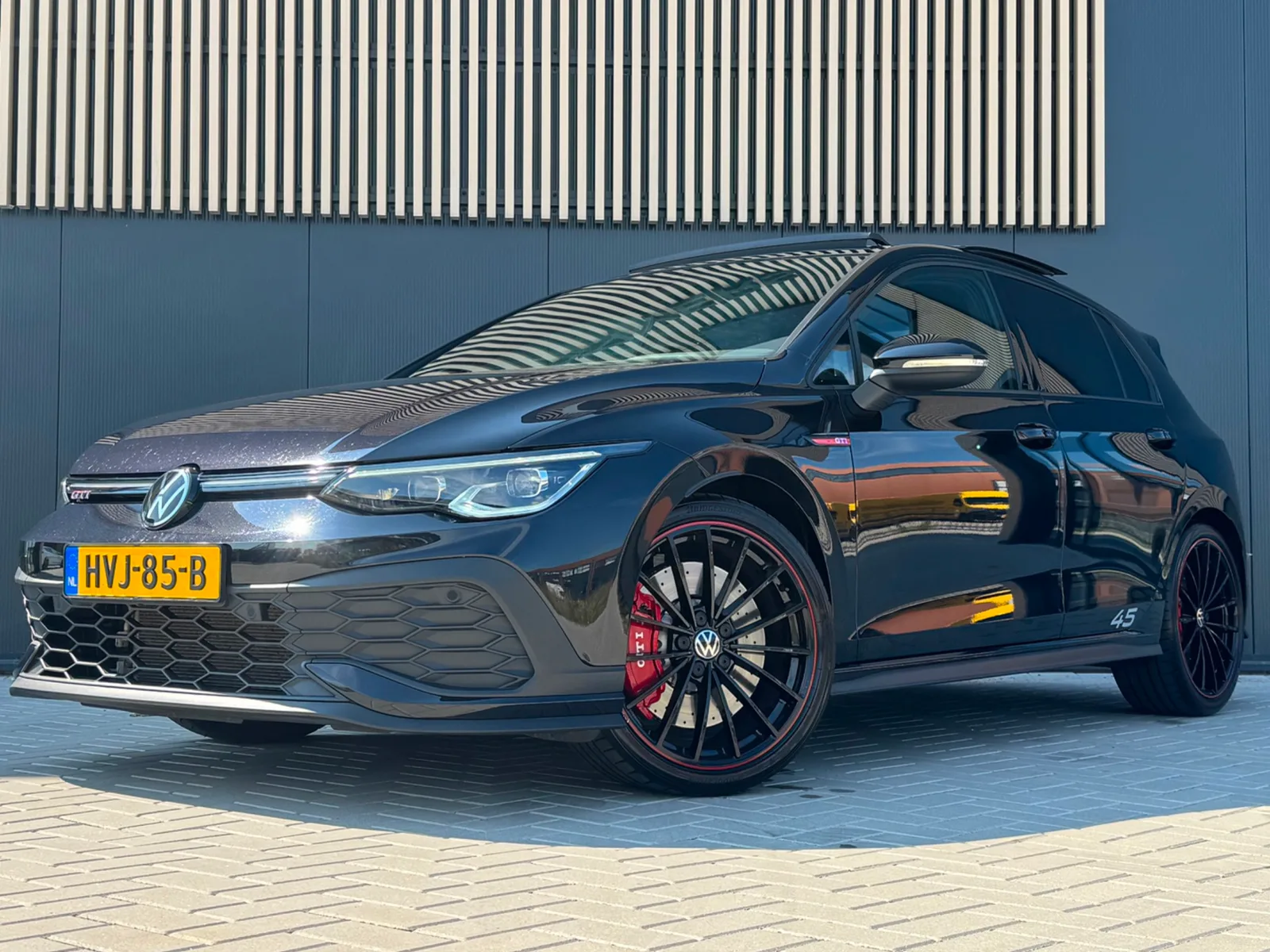 Volkswagen Golf (2023) — foto 1