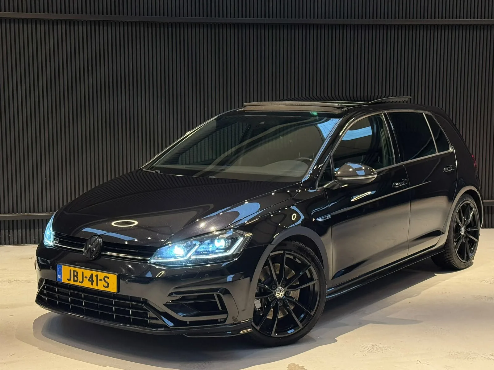 Volkswagen Golf (2019) — foto 1
