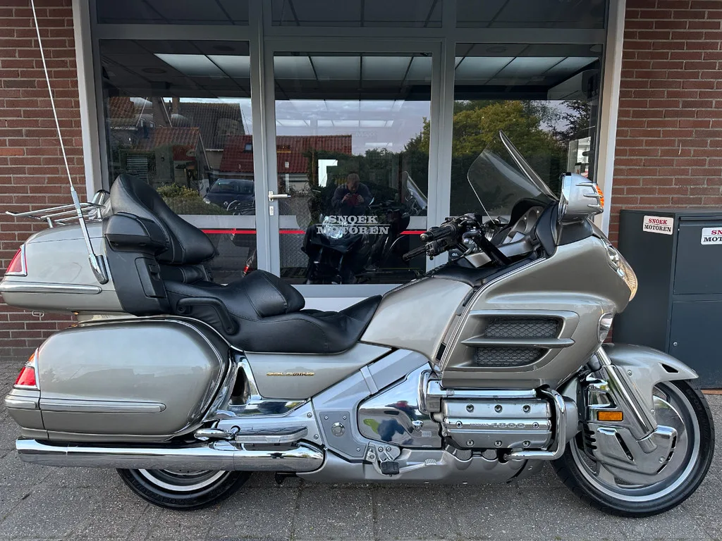 Honda GL 1800 Goldwing (2002) — foto 1