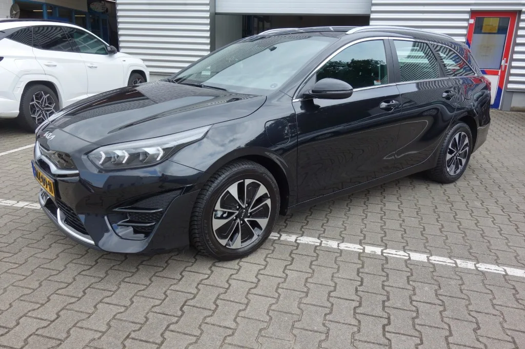 Kia Ceed (2024) — foto 1