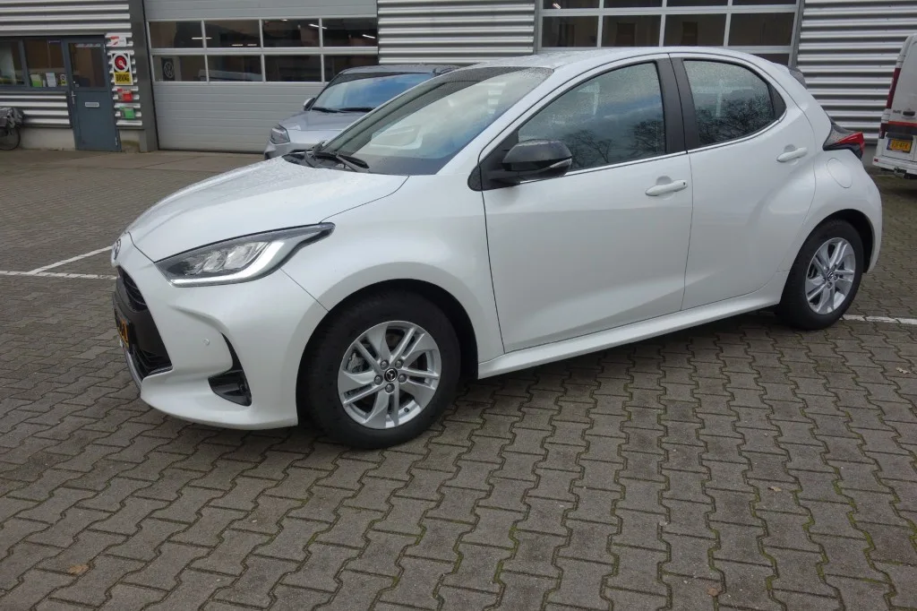 Mazda 2 (2022) — foto 1