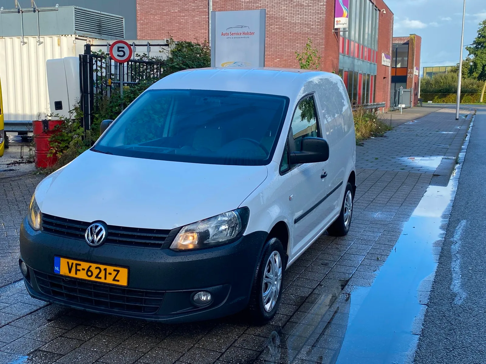 Volkswagen Caddy (2013) — foto 1