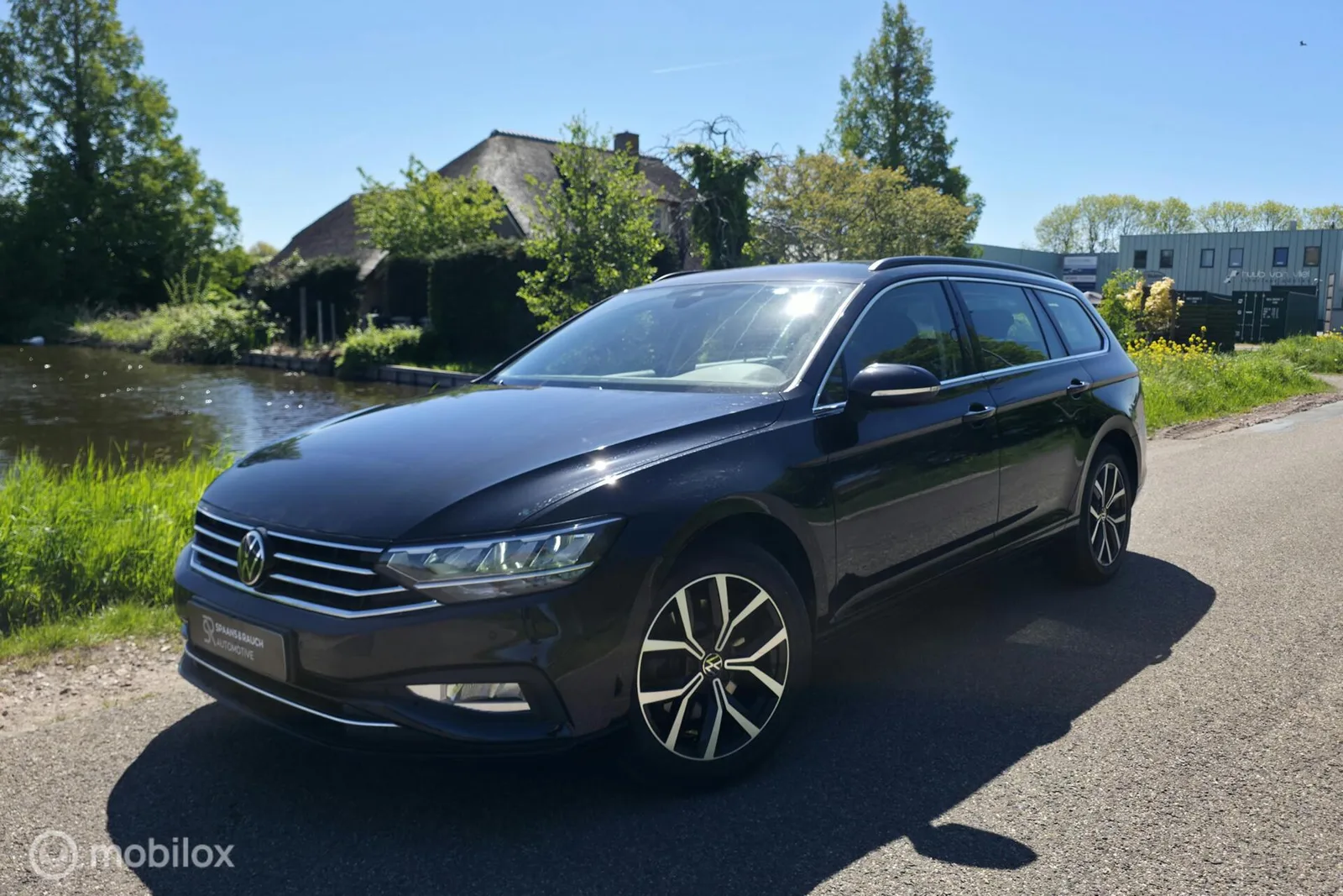 Volkswagen Passat (2023) — foto 1