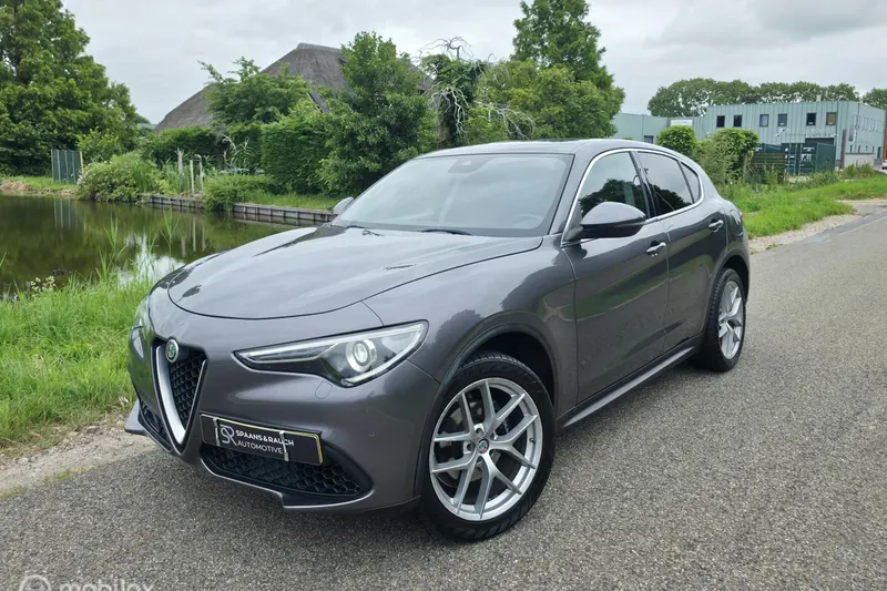 Alfa Romeo Stelvio (2017)