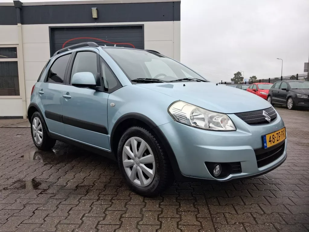 Suzuki SX4 (2008) — foto 1